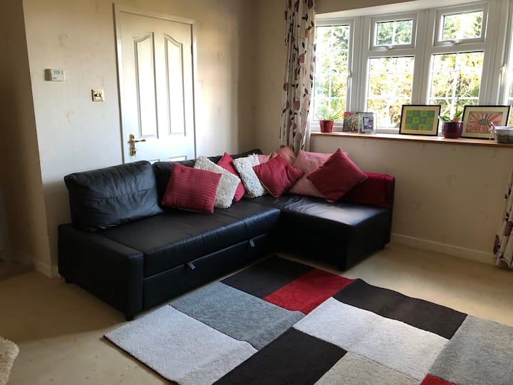 Private Annex With Lounge, Double Bedroom & Shower - Barry