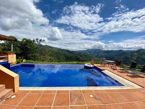 El Tambo - Perfect rest minutes from La Vega.