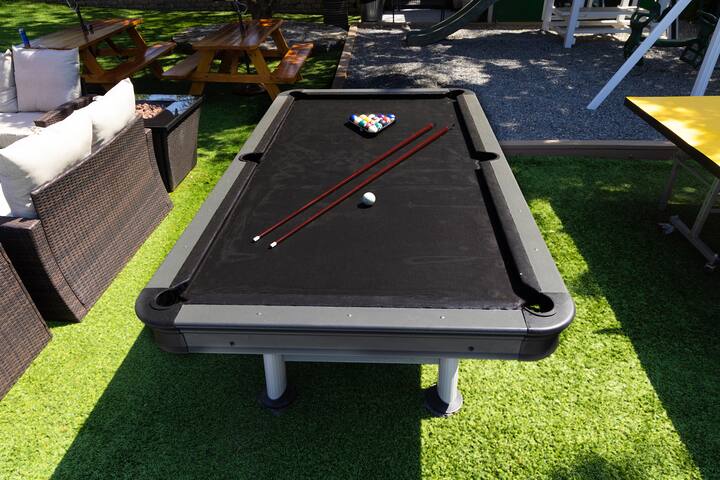 BIG POOL !!! HOT TUB 12 bed 2 BATH 3 min downtown gallery image 4