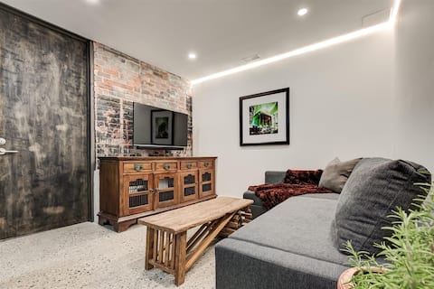Top Airbnb: Suite in the Beaches in Beaches—East York