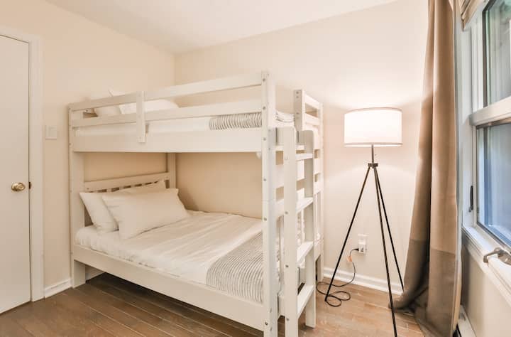 Dhomë gjumi 4. Krevate me madhësi të plotë.