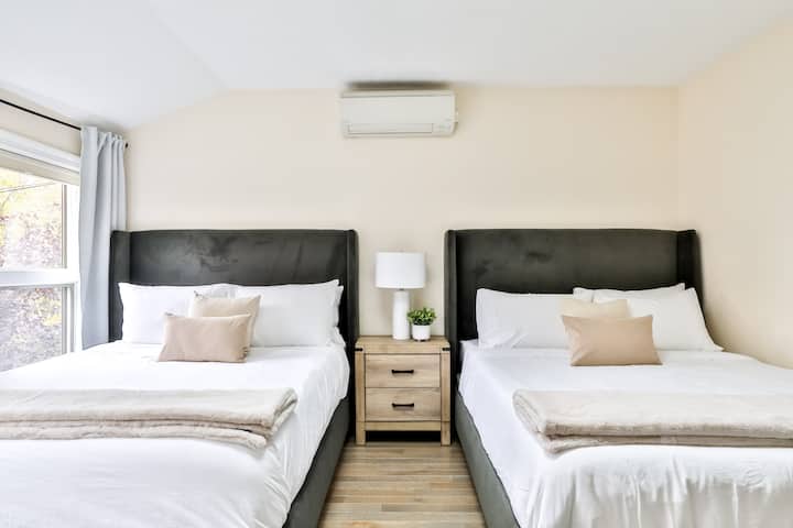 Dhomë gjumi 2. Dy krevate dopio "queen", tv me ekran të sheshtë 50 inç me Netflix dhe video Amazon.