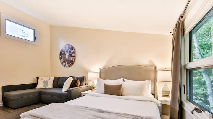 Dhomë gjumi 3. Krevat dopio "queen" dhe divan gjumi.