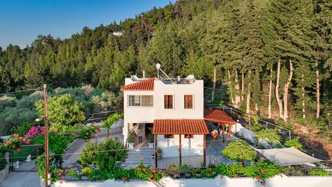 Villa Sea View Gem | Steps to Zia Square | Hot Tub