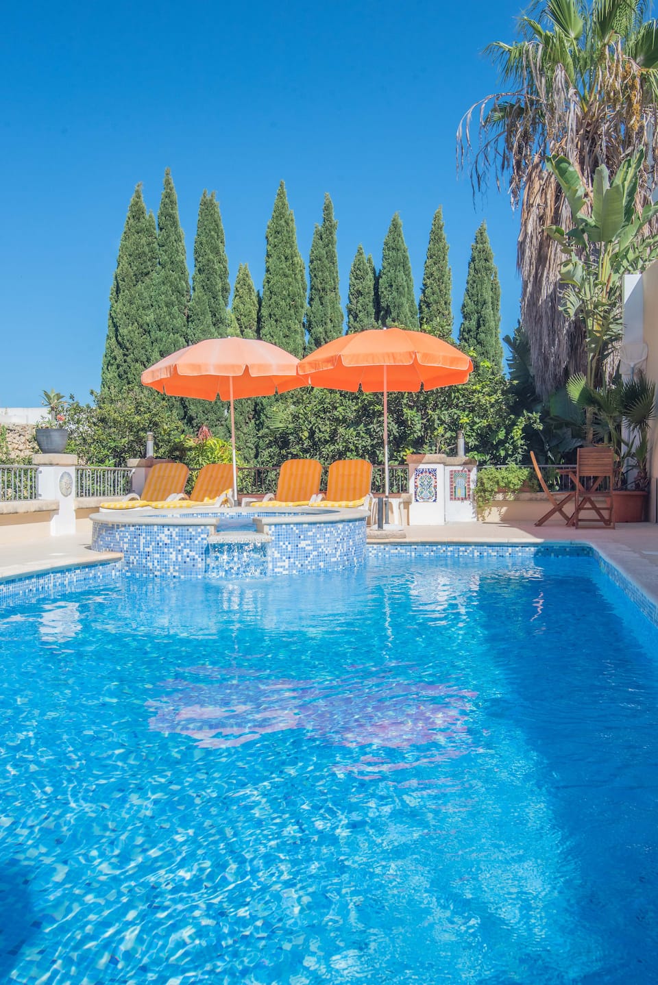Central villa flatlet with pool - free parking and WiFi — foto 1