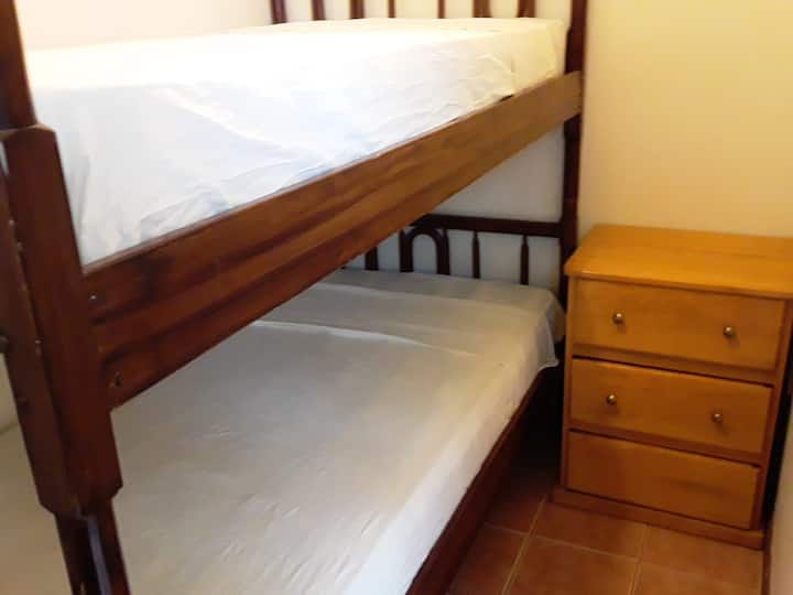 Dormitorio 2 Casa Huespedes - 1 Litera
Bedrom 2 Guest House