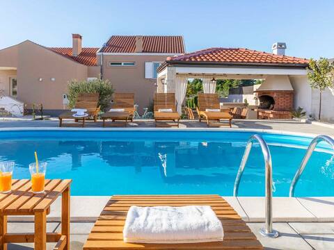 Holiday home Maslina