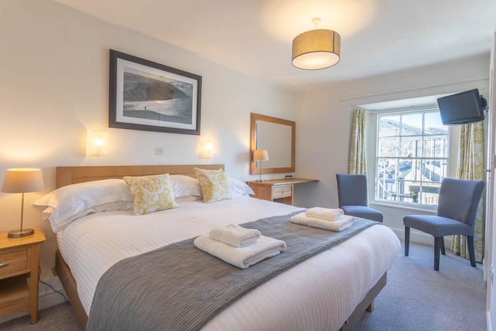 Kamer 4, een superking en-suite kamer met prachtig uitzicht op Skiddaw, Latrigg, Blencathra en Clough Head
