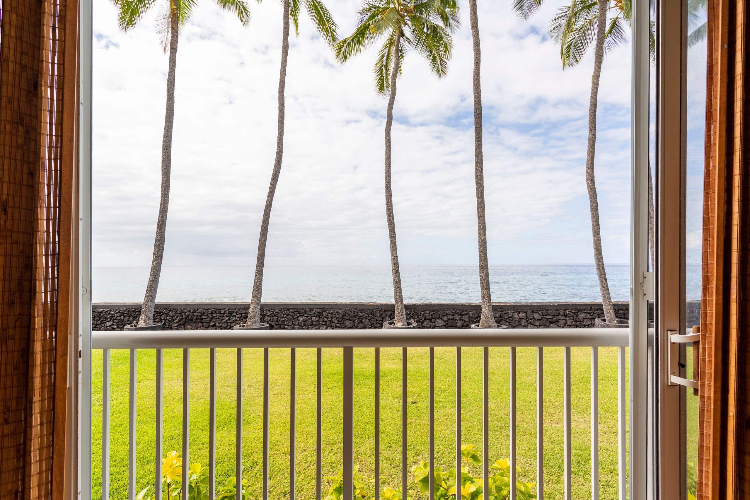 Condo in Kailua-Kona · ★4.8 · Studio · 1 bed · 1 bath - Image 12