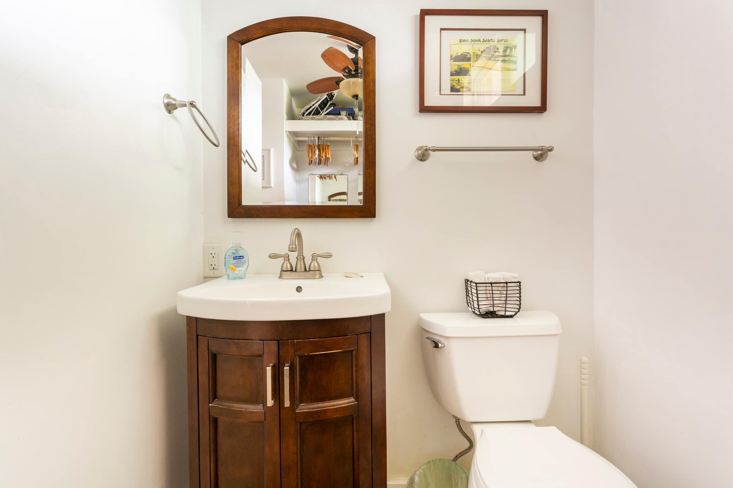 Condo in Kailua-Kona · ★4.8 · Studio · 1 bed · 1 bath - Image 17