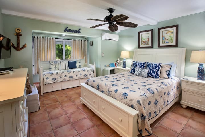 Спалня за гости в градината с двойно легло Queen и Twin