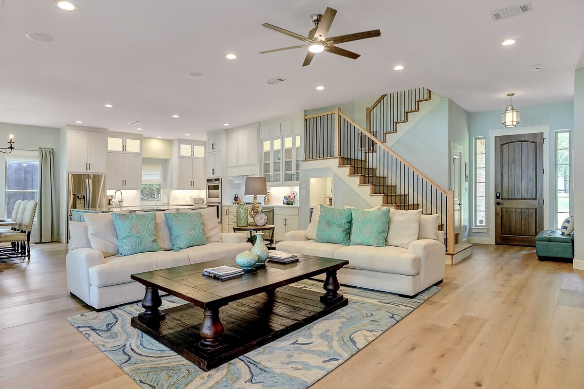 Top Airbnb: Rare Waterfront - True Lakefront Lake Texoma Home in Preston