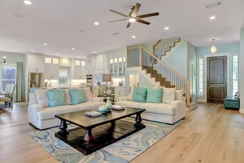 Top Airbnb: Rare Waterfront - True Lakefront Lake Texoma Home in Preston