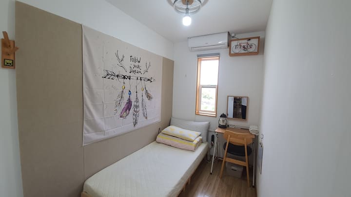 Individuele drogers in 1 kamer,
hangmat, bureau, spiegel, handdoek aanwezig