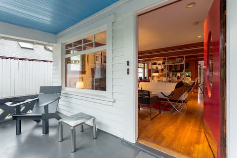 Popular Airbnb listing: Historic Hollywood Private Bungalow in Hollywood