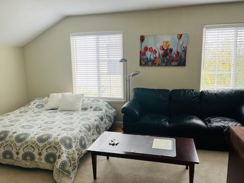 Private studio with kitchen and bathroom and more!