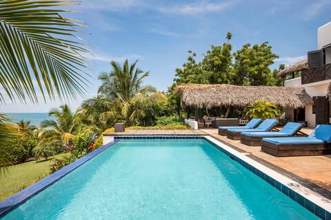 Spectacular villa with big garden +secluded beach