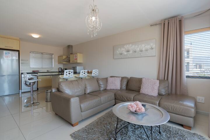 Century City 2 bed 2 bath , WIFI, parking, gym