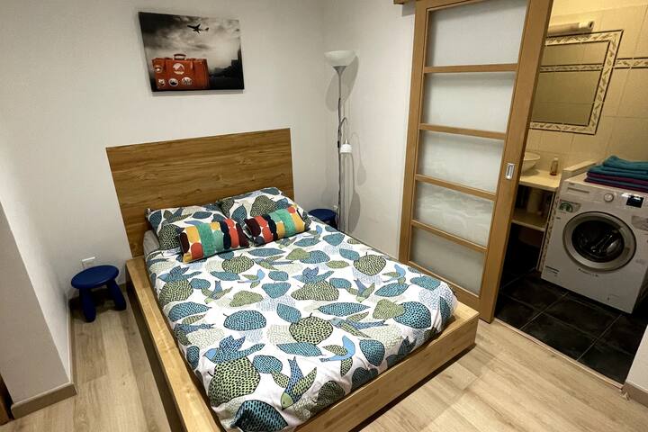 Chambre/卧室：
140厘米/140厘米双人床
