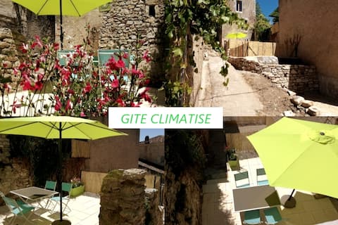 Renovated cottage, quiet & warm - Medieval village