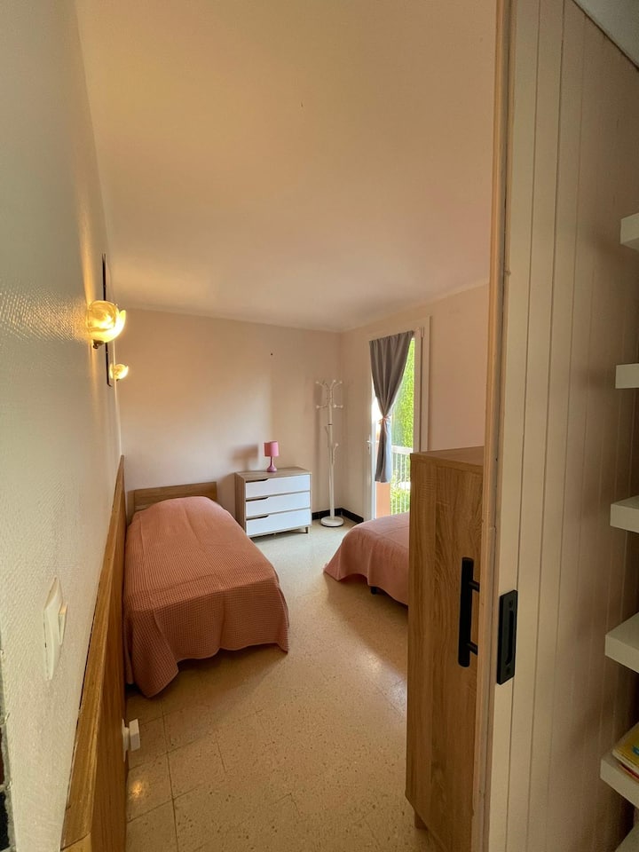Joli T1 Rez De Jardin 51 M² Classé *** à Cassis - Cassis