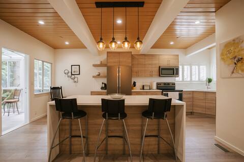 BIG & Spacious 5 BRD 3 Bath House Sleeps 10 People