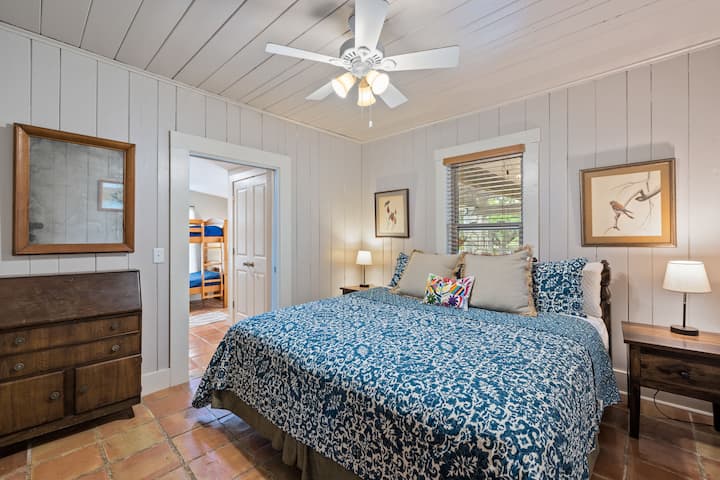 Main house - second bedroom