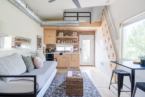Top Airbnb: Trendy East Austin Location, Downtown Staycation in East Cesar Chavez