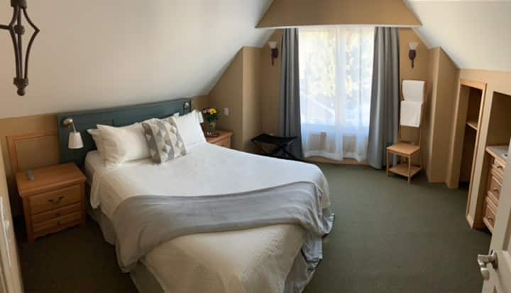 Cascade Bedroom - Queen bed, built in 3 drawer dresser and 2 closets. 