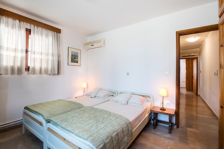 1. spavaća soba u vrtu.