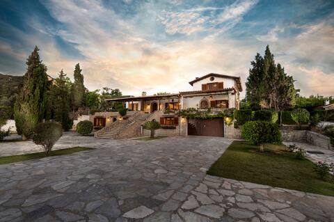 Stone built sea-side Villa & cosy Bungalow