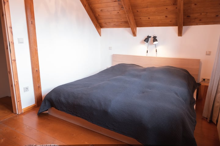 Schlafzimmer 1