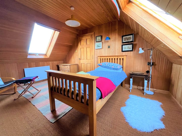 غرفة نوم واحدة (الطابق العلوي)