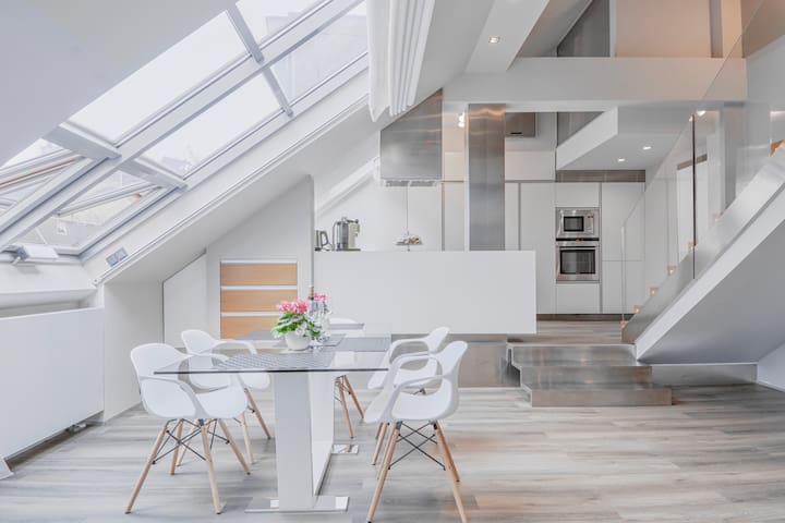 Luxury Apartment in Centre with aircondition