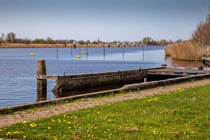 Houseboat in beautiful Friesland