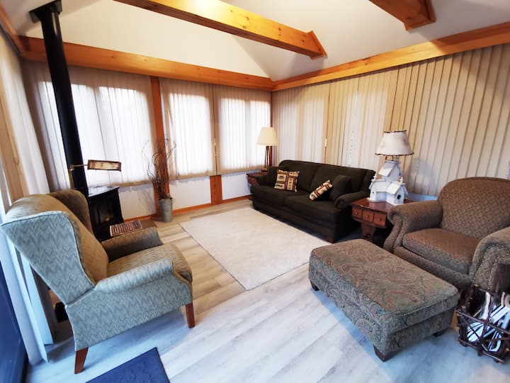 Four season sunroom with sofabed