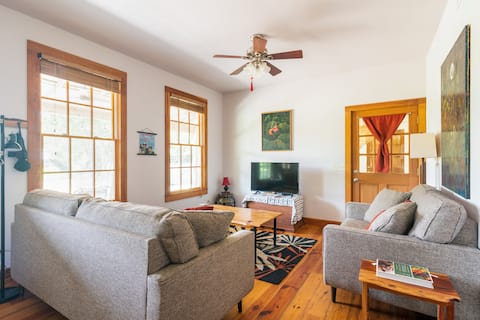 Top Airbnb: Historic Urban Farm Retreat in Govalle