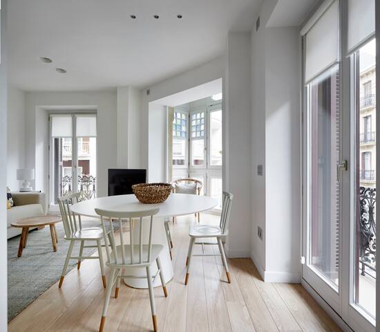 Easo Suite 2B by FeelFree Rentals gallery image 5