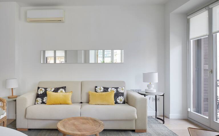 Easo Suite 2B by FeelFree Rentals gallery image 4