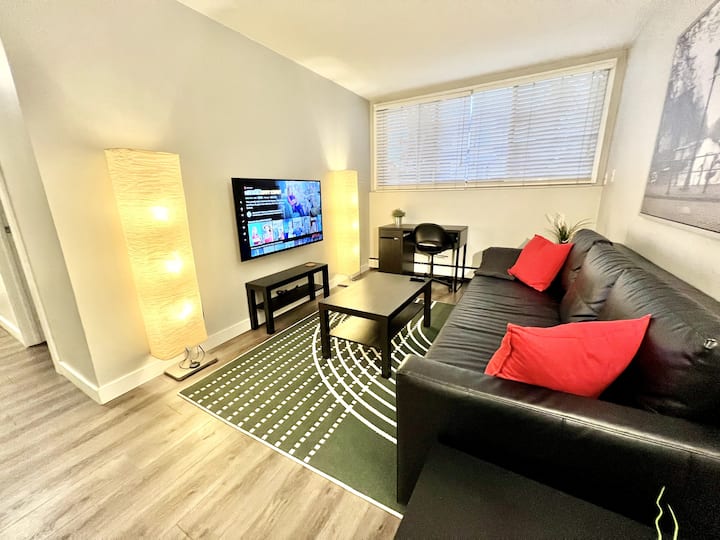 Central, Modern And Cozy 1 Bedroom Retreat In The Heart Of Tuxedo - Calgary