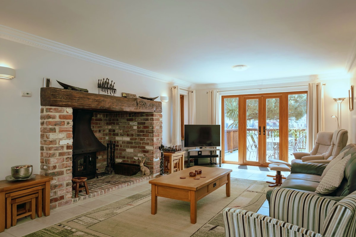Top performing Airbnb: Wellington Quay waterside house 6-bedrooms for 12 in Pevensey
