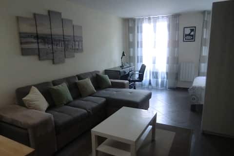 Popular Airbnb listing: Grand studio in Narbonne