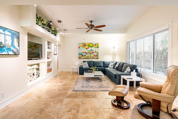 The Happy House - Seeing Is Believing! - Sarasota, FL