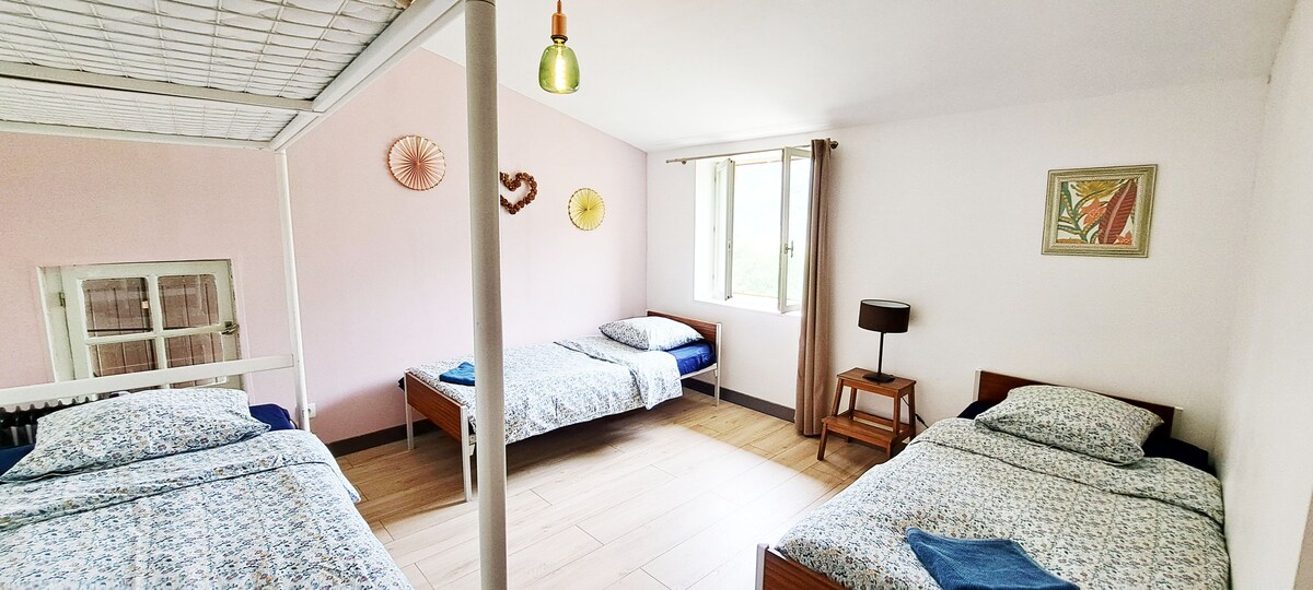 Chambre 4 lits simples