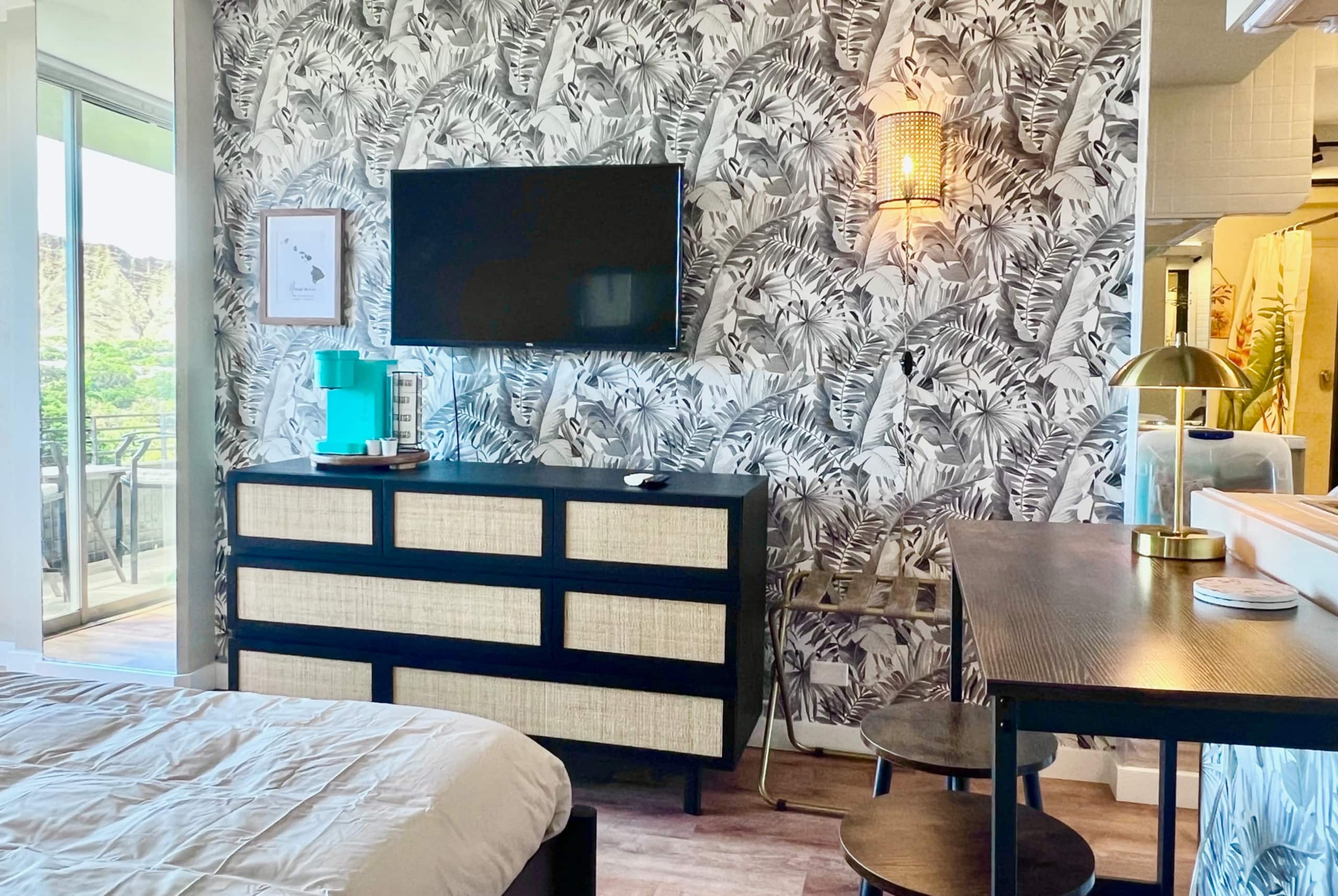Condo in Honolulu · ★4.71 · Studio · 1 bed · 1 bath - Image 13