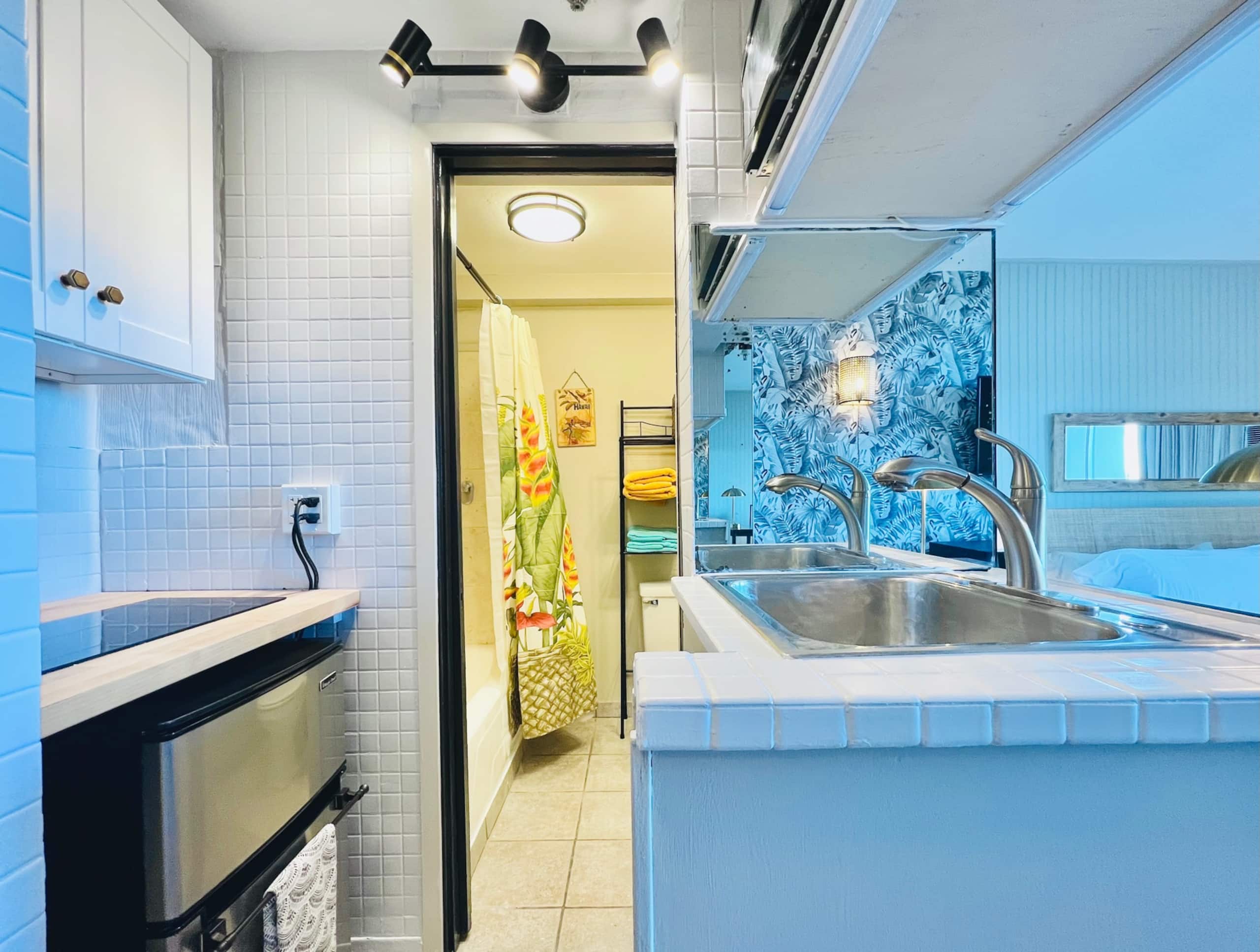 Condo in Honolulu · ★4.71 · Studio · 1 bed · 1 bath - Image 5