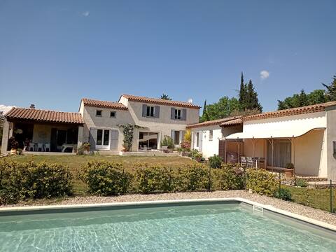 Top Airbnb: L'ISLE sur la SORGUE, GÎTE in Villa with pool à L'isle Sur La Sorgue