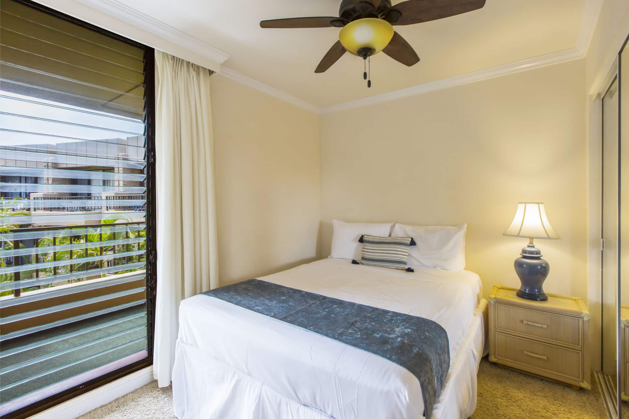 Condo in Lahaina · ★4.86 · 2 bedrooms · 2 beds · 2 baths - Image 10