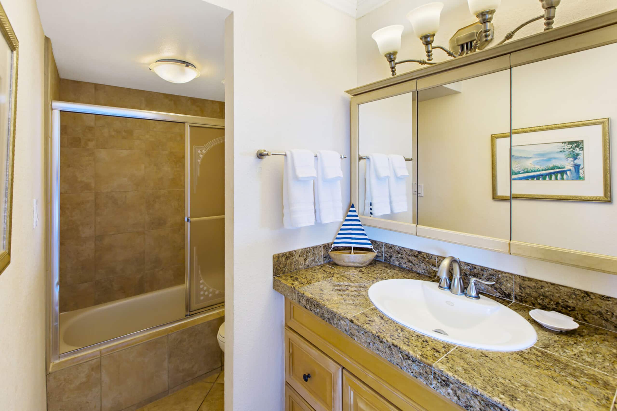 Condo in Lahaina · ★4.86 · 2 bedrooms · 2 beds · 2 baths - Image 13
