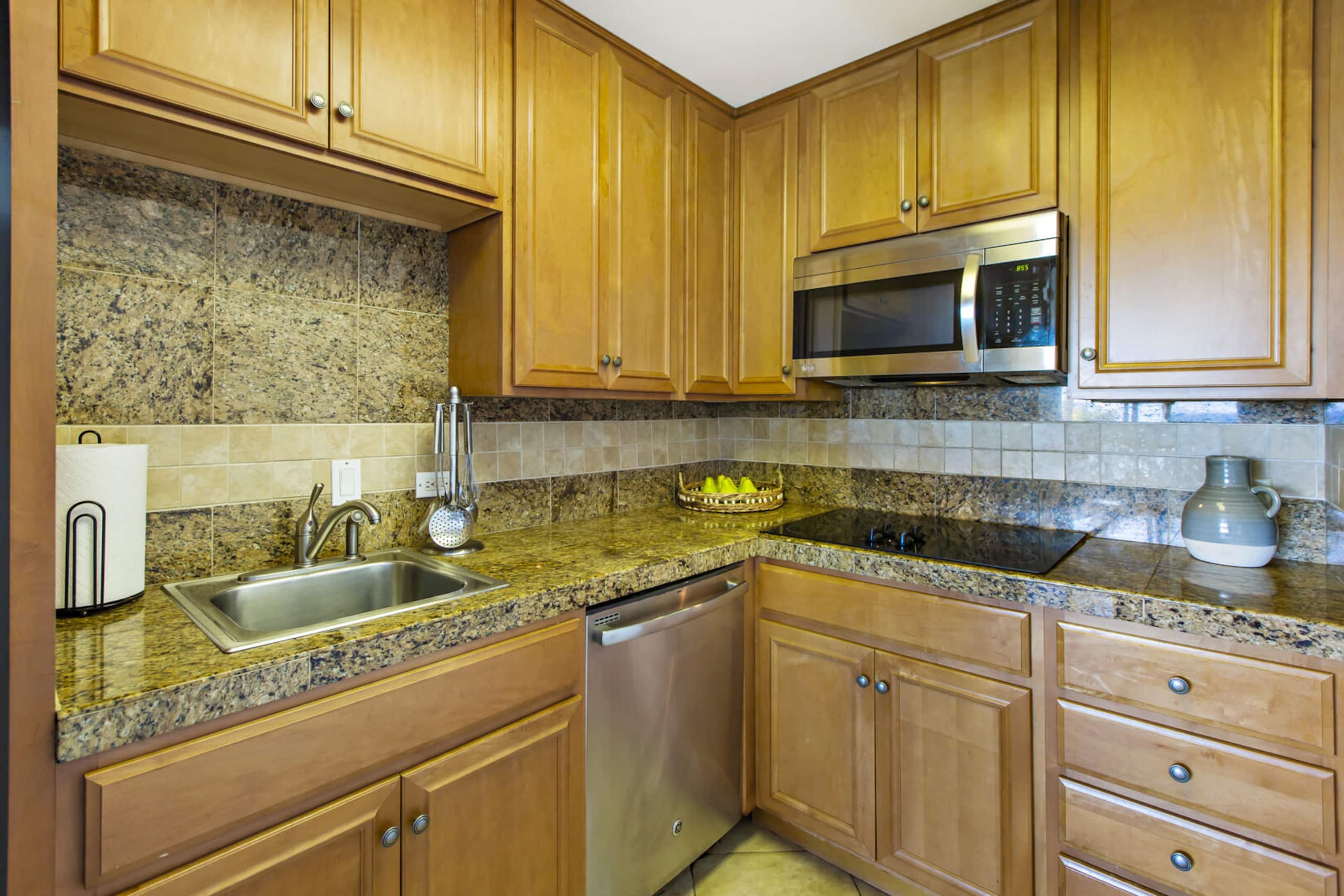Condo in Lahaina · ★4.86 · 2 bedrooms · 2 beds · 2 baths - Image 5